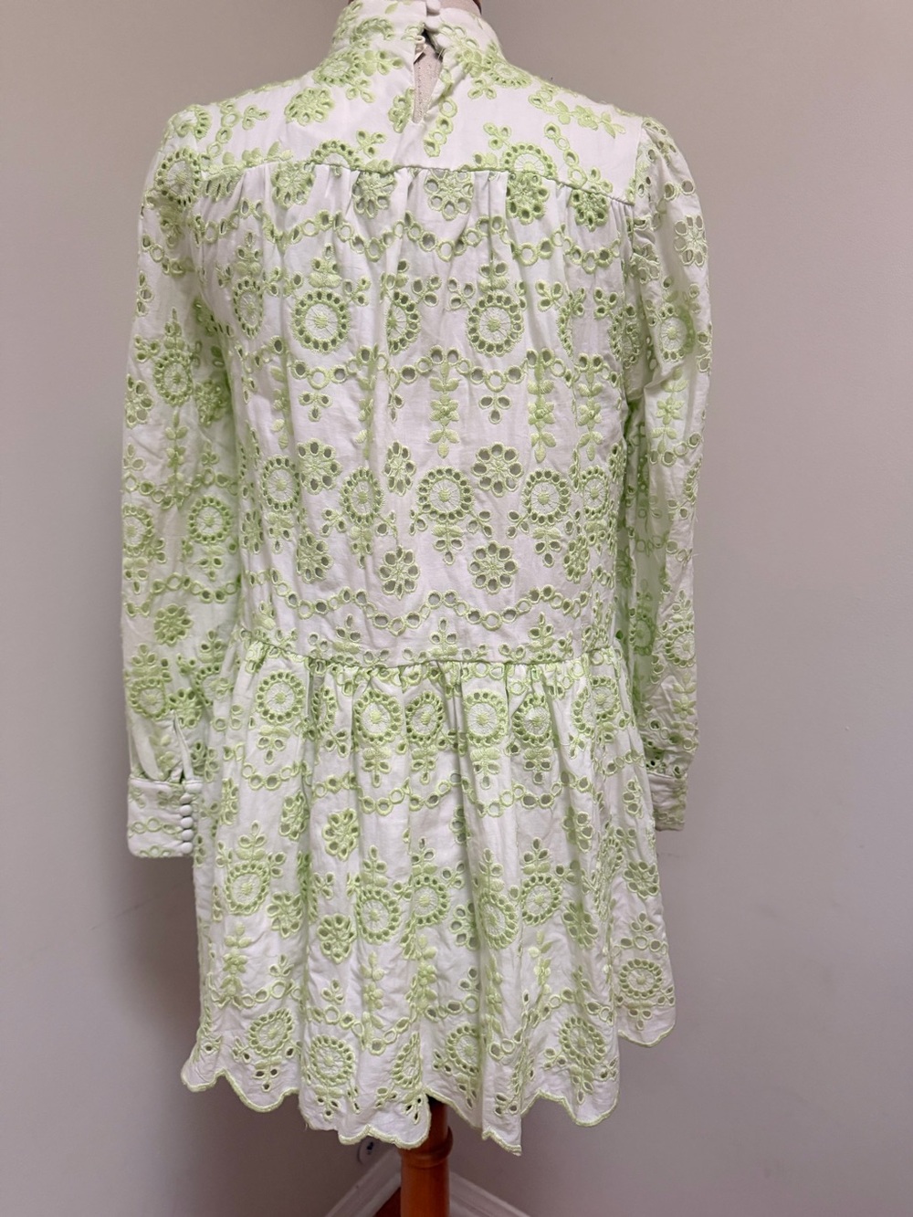 GLAMOROUS Eyelet Dress Size M US 8 White Green Embroidered Scalloped Mini NWT - Picture 5 of 15